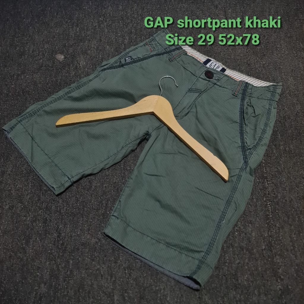 Celana Pendek GAP Pria hijau khaki