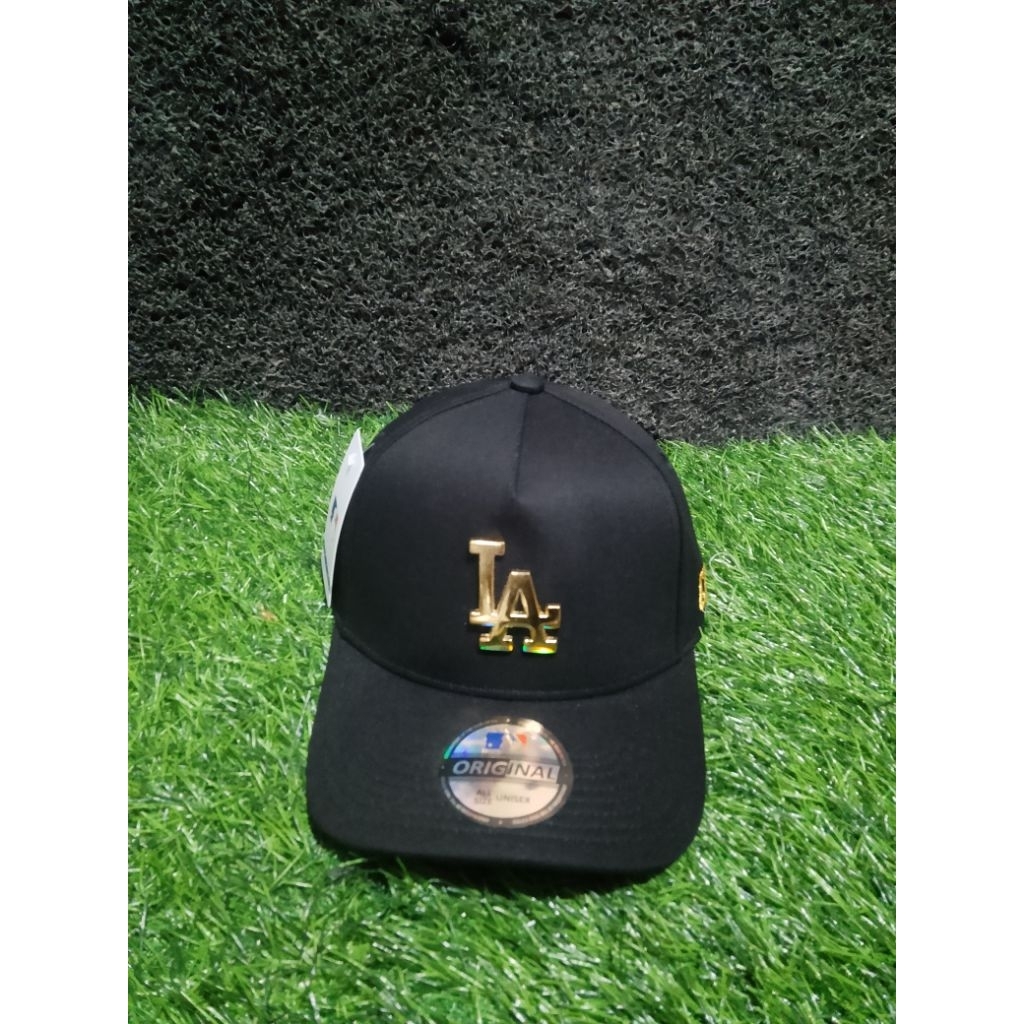 Topi premium logo LA gold plat besi