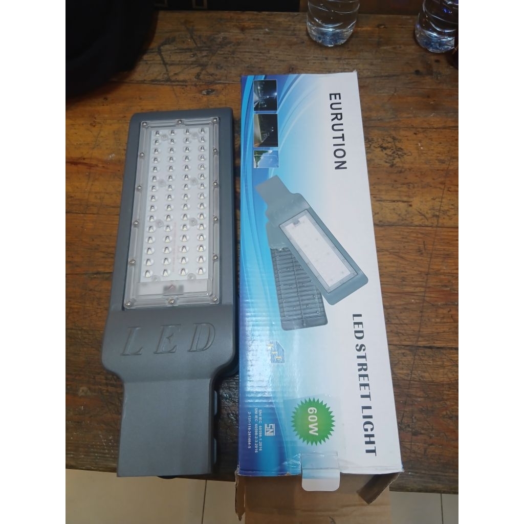 lampu pju jalan led 60w Eurution cahaya putih 220v