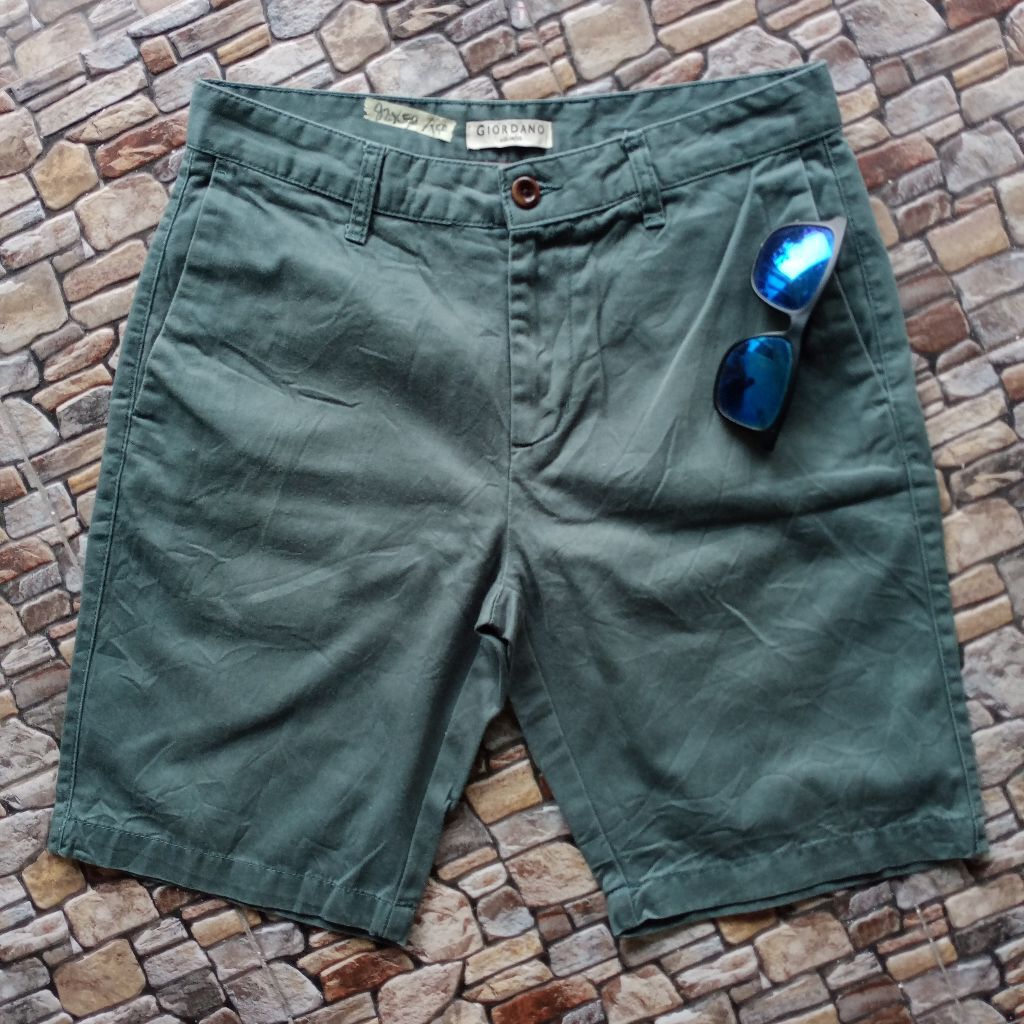 Celana Chino pria Giordano preloved, Celana pendek katun Giordano