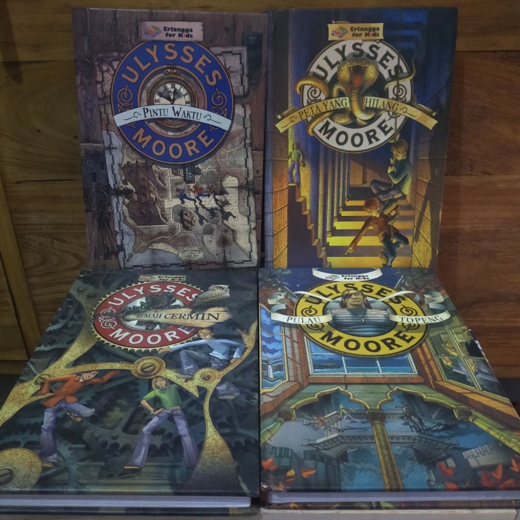 Buku Novel Anak Ulysses Moore Series - Erlangga For Kids [Original]