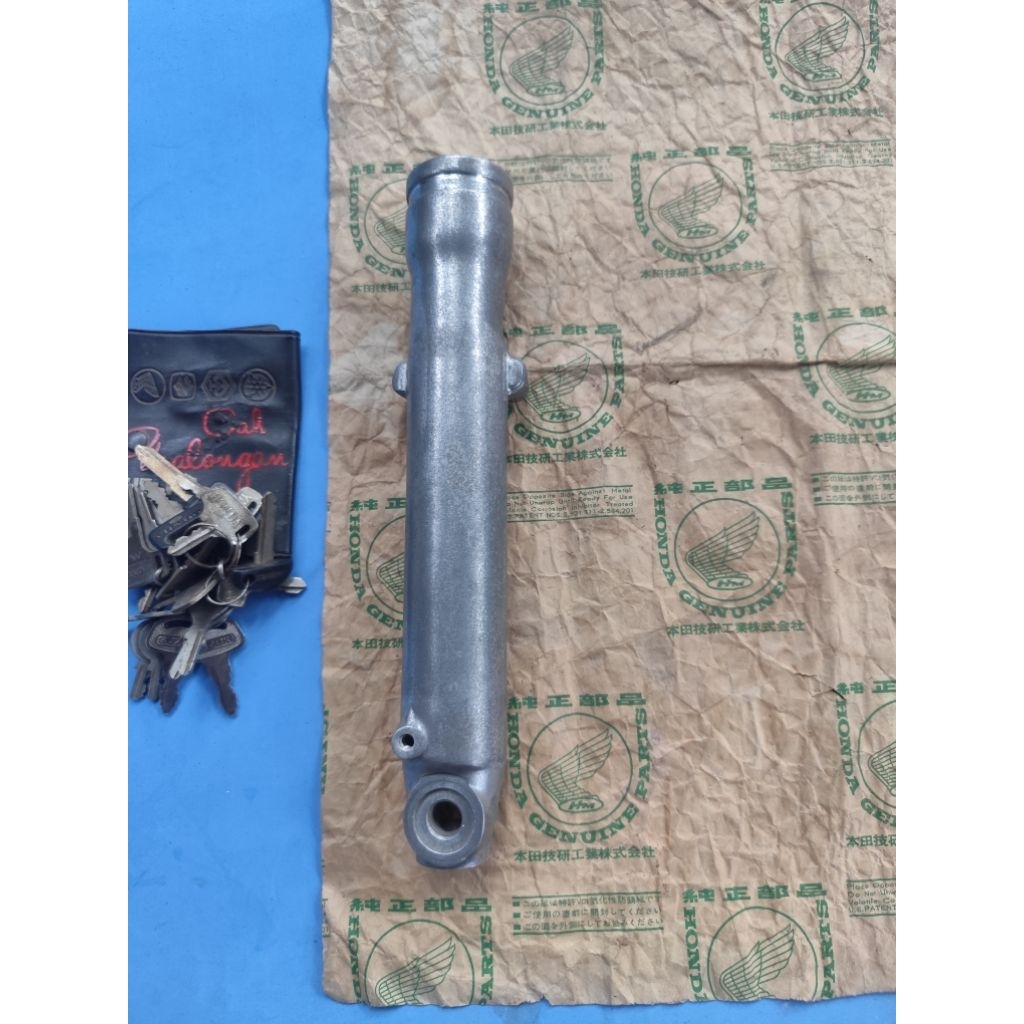Bottom Botem Tabung Shock Shockbreaker depan Kanan Honda S90 S90Z CB Benly Original