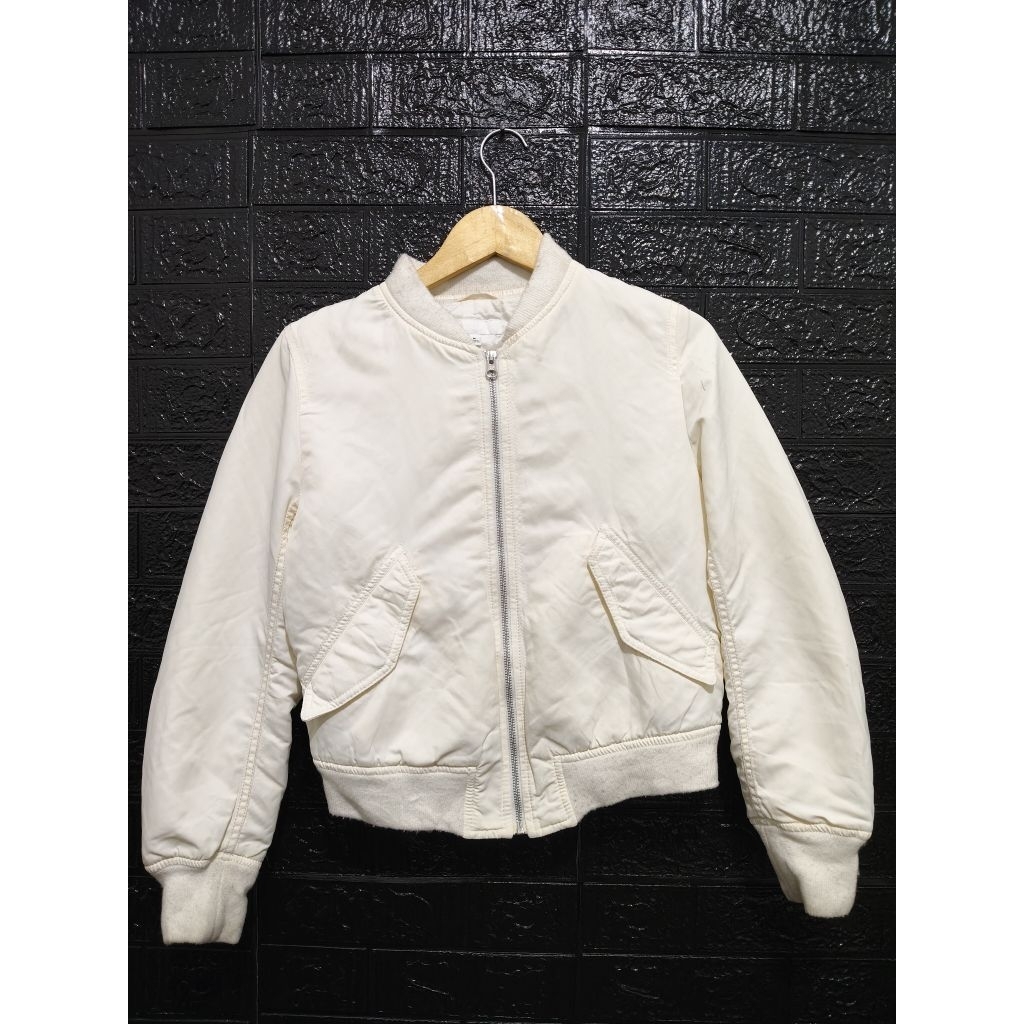 Bomber wanita Uniqlo