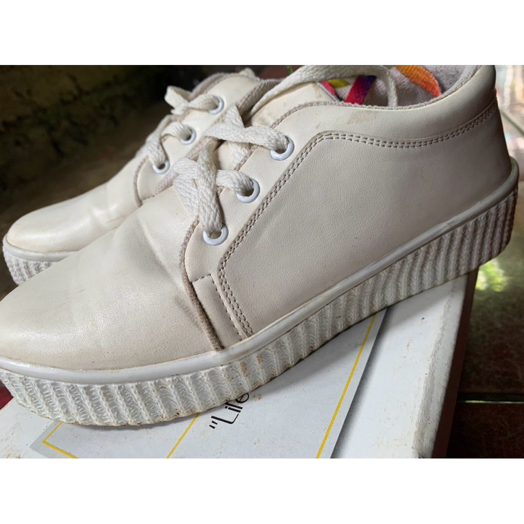 preloved sepatu get about putih size 39
