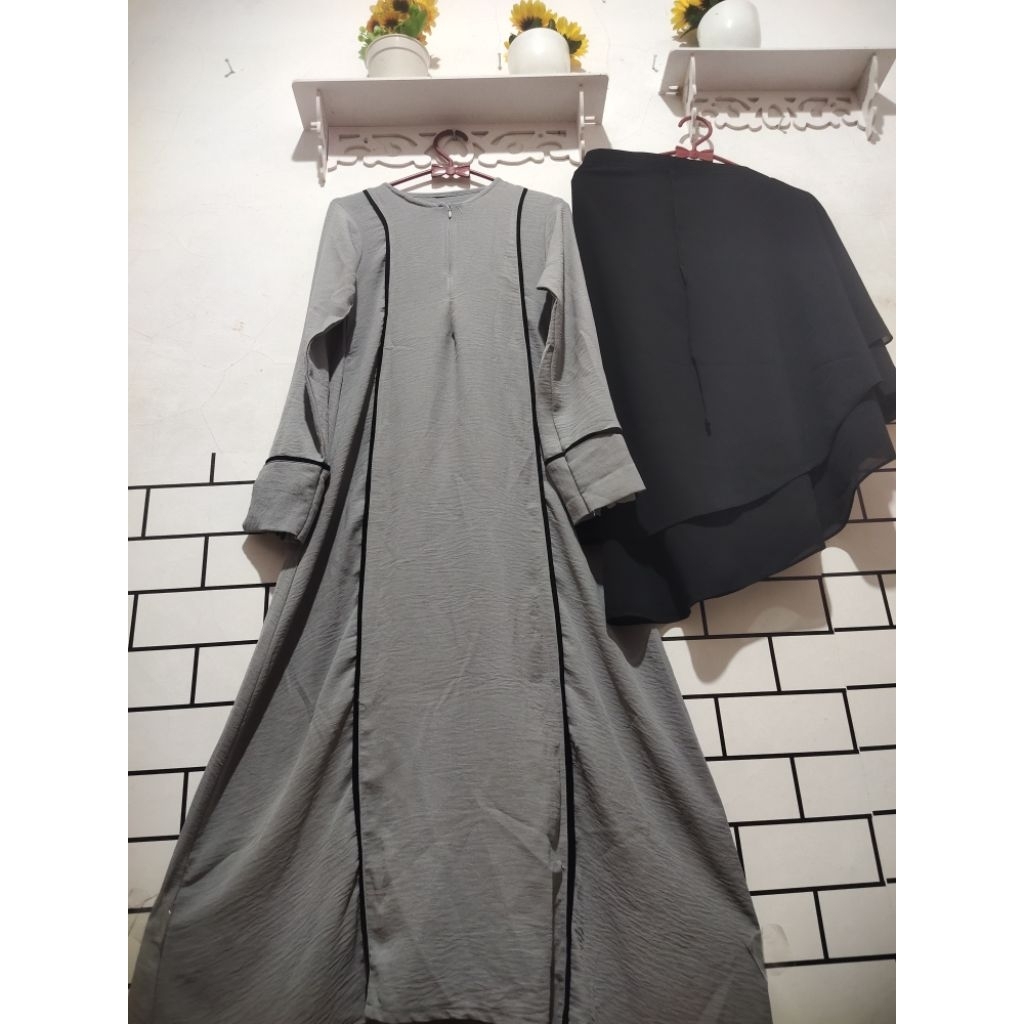 GAMIS SET HIJAB BAHAN CRINCEL WARNA ABU KOMBI HITAM PRELOVED