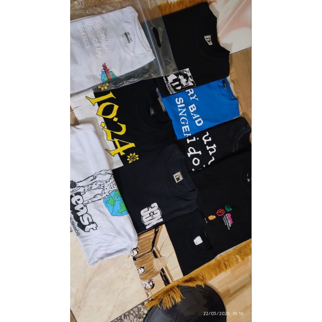 T-shirt Feast Hindia Perunggu Raisa merch official