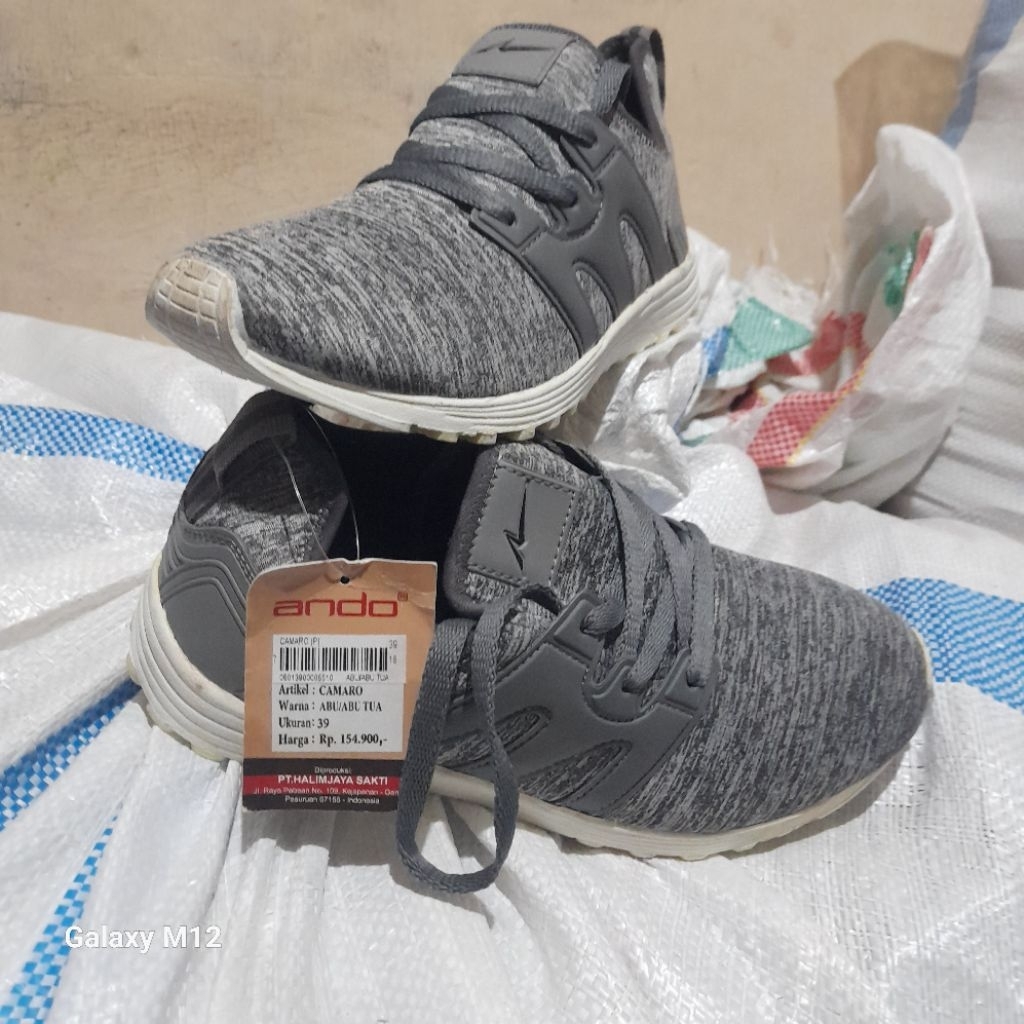 sepatu slip on ando abu