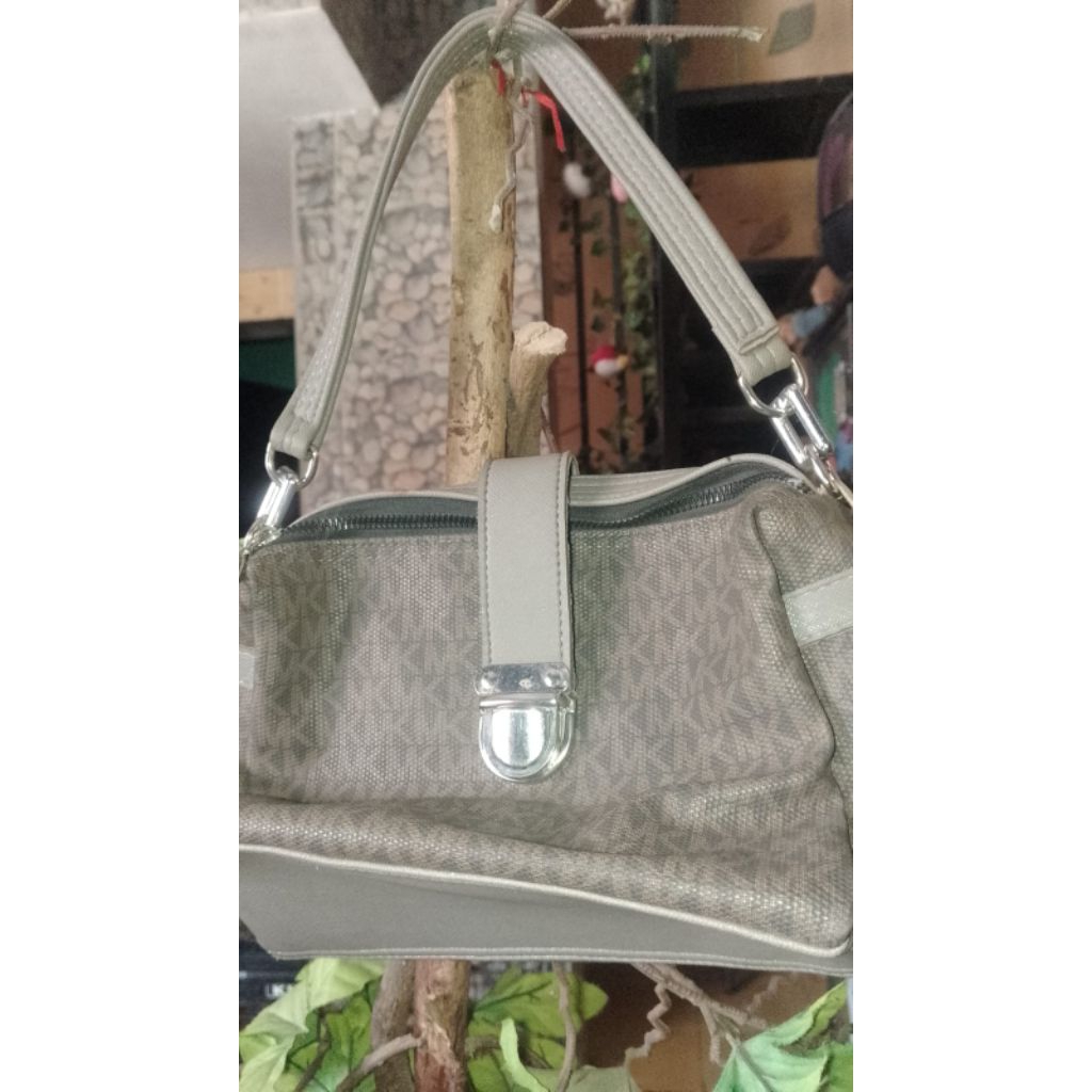 Tas jinjing merk MK preloved second