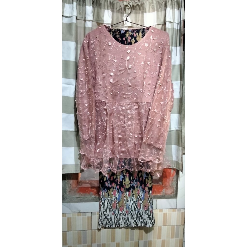 kebaya dusty pink