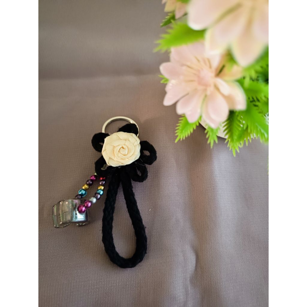 [PRELOVED] Gantungan Bag Charm Keychain Lucu Gantungan Kunci Cantolan Tas Aesthetic Bunga Tali Rajut