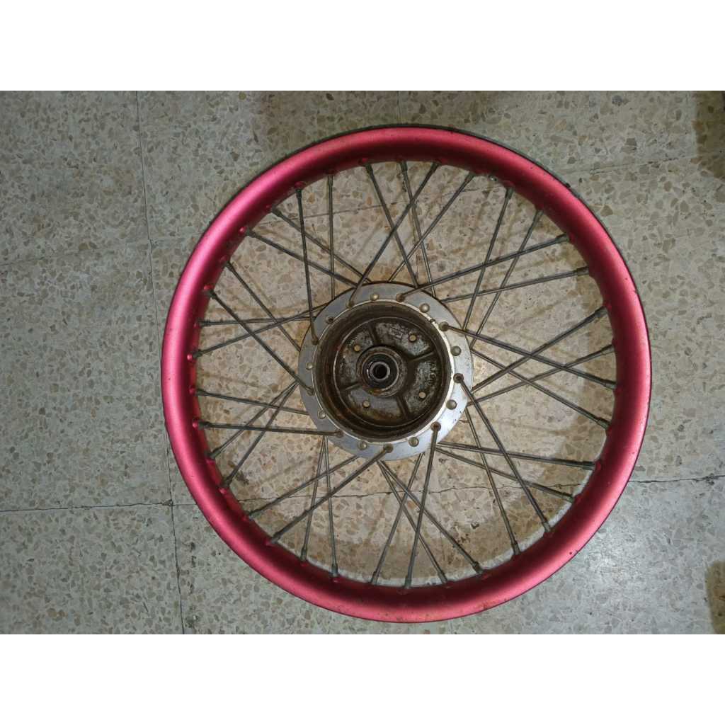 Velg Ruji Belakang Honda Supra X Lama Astrea Grand ( ada bagian tromol yg pecah ) Ring 17 Bekas