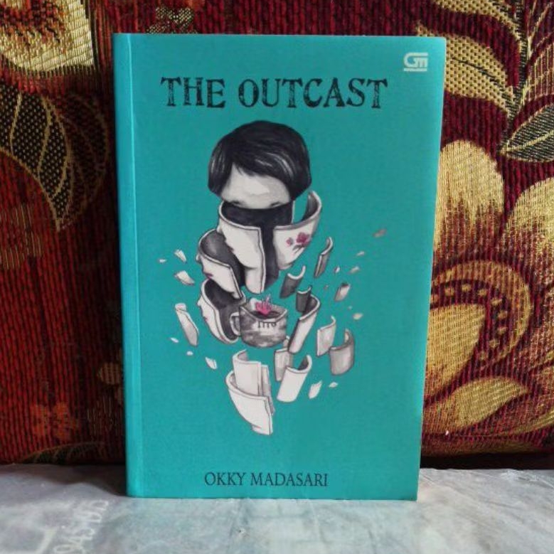 Buku Novel Original THE OUTCAST OKKY MADASARI Soft Cover Bekas Versi Bahasa Inggris