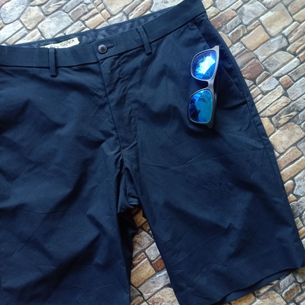 Celana pendek UNIQLO original, Celana pendek casual UNIQLO preloved