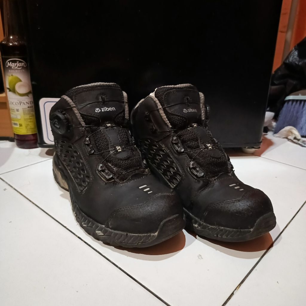 Sepatu Safety Ziben BOA 41