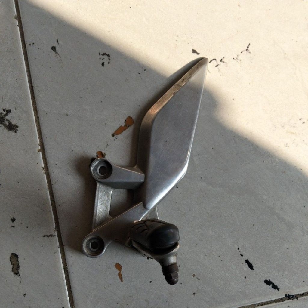 footstep bustep depan CB150R OLD Cb 150r lama ori