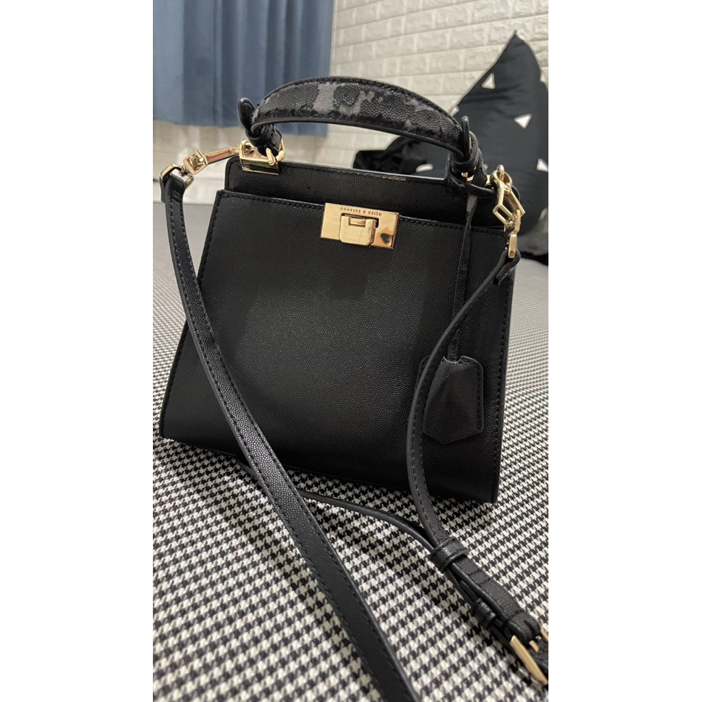tas wanita hitam charles n keith