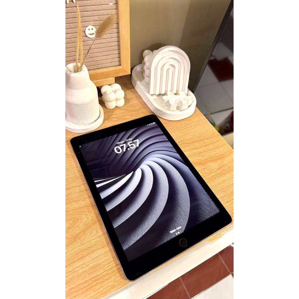 lagi BU dijual IPad Pro 10.2 2017 resmi kode PA wifi & data seluler (second pemakaian wajar)