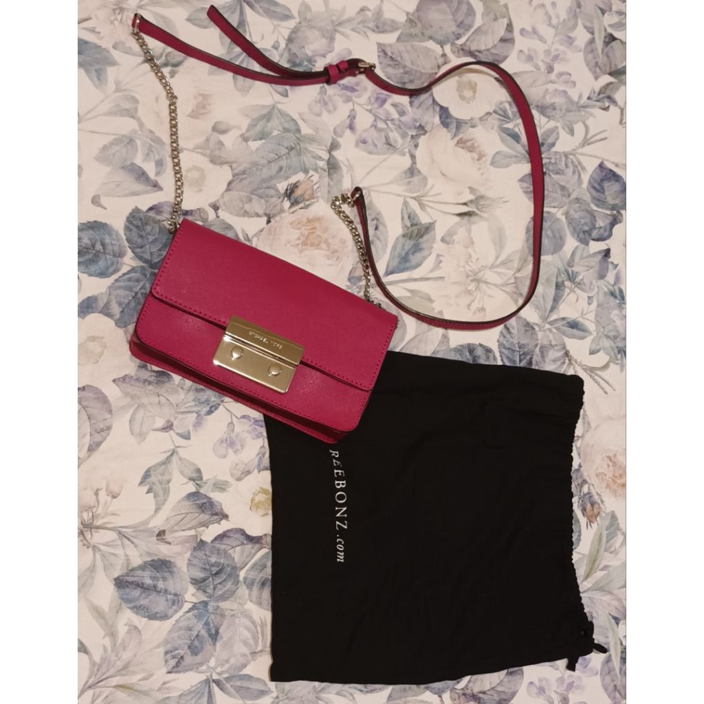 Tas Sling Bag Crossbag warna Pink Fushia merk Michael Kors Preloved
