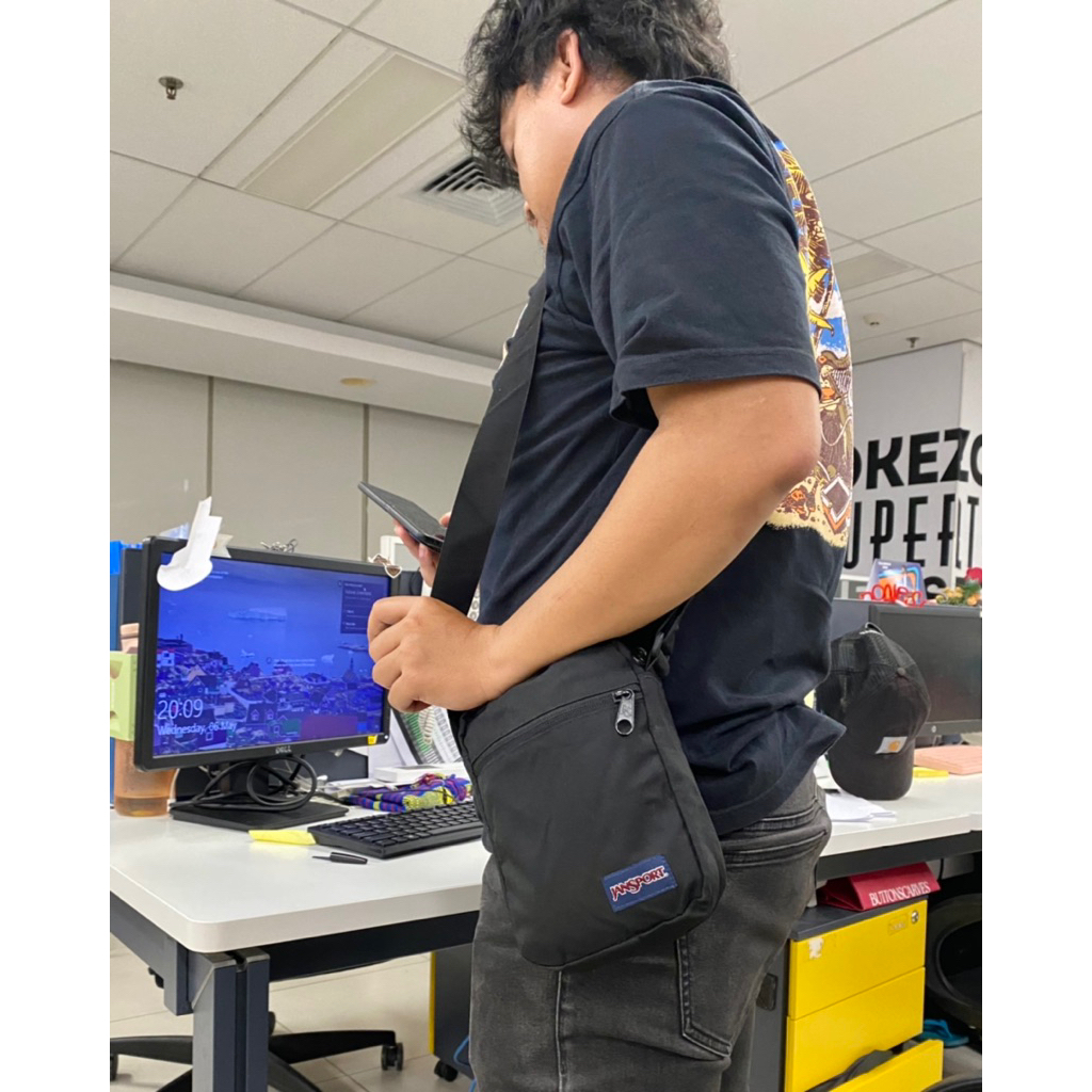 JANSPORT MINI SLING BAG BLACK