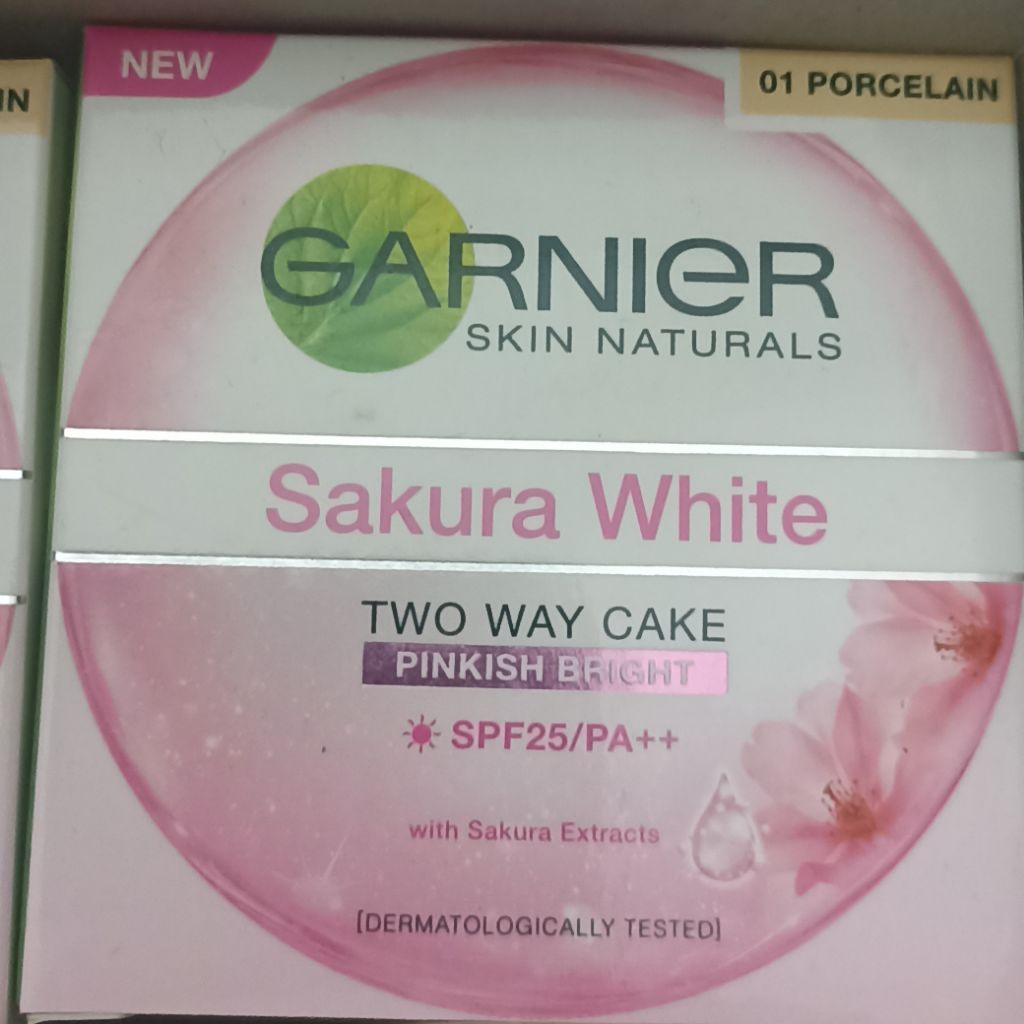 Sakura White Two Way Cake SPF 25