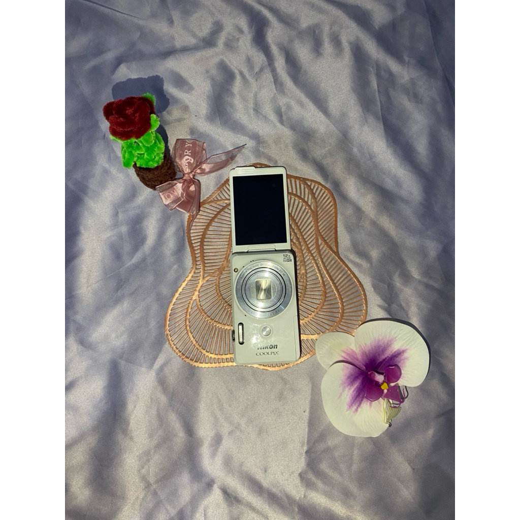 digicam Nikon s6900