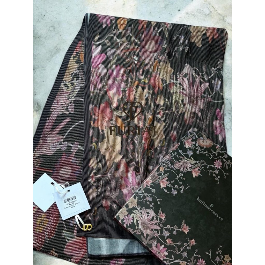 New Buttonscraves Dubai Pleated Shawl Black (Pashmina)