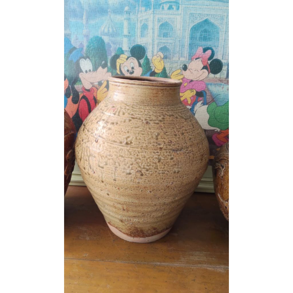 GUCI ANTIK KUNO. VAS ANTIK KUNO ASLI ORIGINAL - WARNA COKLAT MUDA MOTIF POLOS BERTEKSTUR