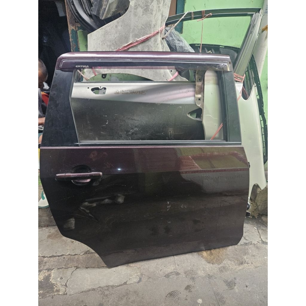pintu tengah kanan ertiga lama ada kaca dan engsel 2012-2017