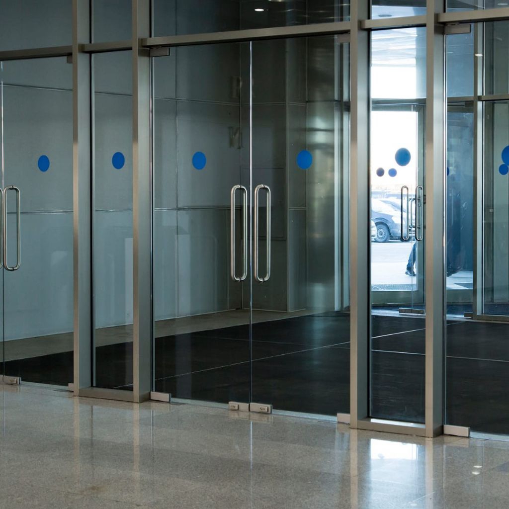 Pintu frameles kaca Tempered