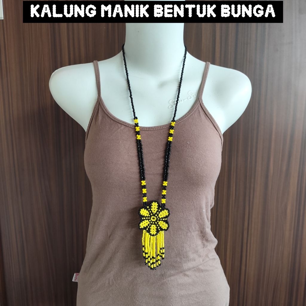 Kalung manik dayak bentuk bunga / kalung dayak / kalung manik dayak Sarawak / kalung dayak Kalimanta