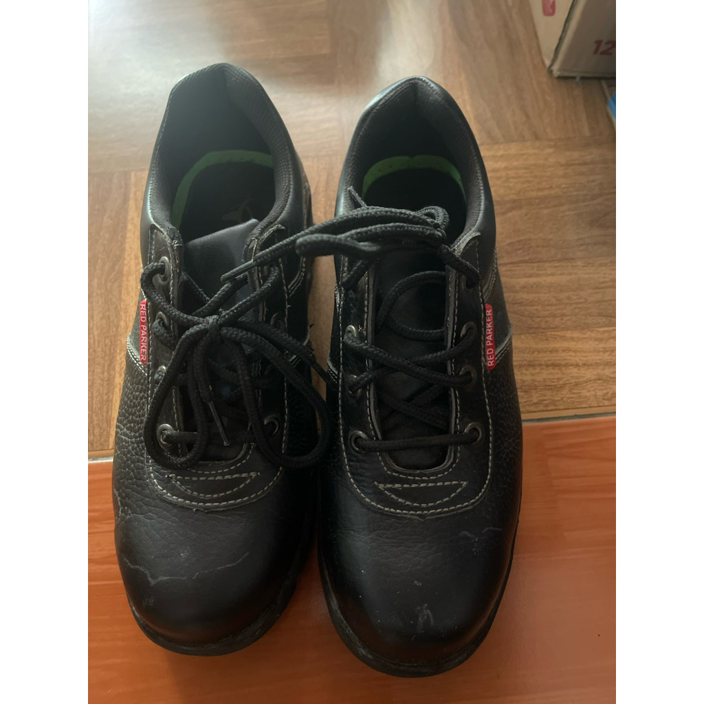 sepatu safety red parker
