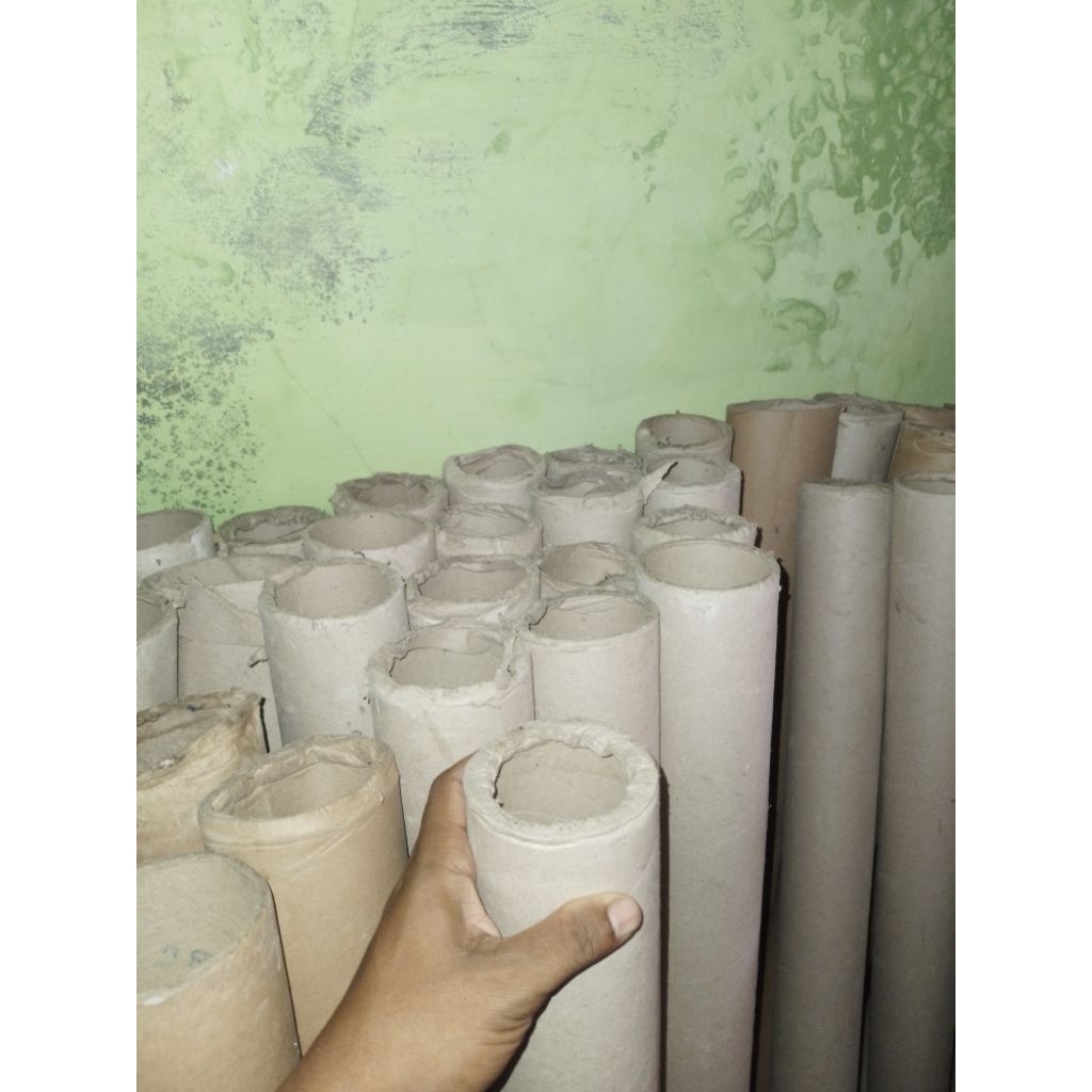 selongsong bekas dengan ukuran -/+ 120 cm