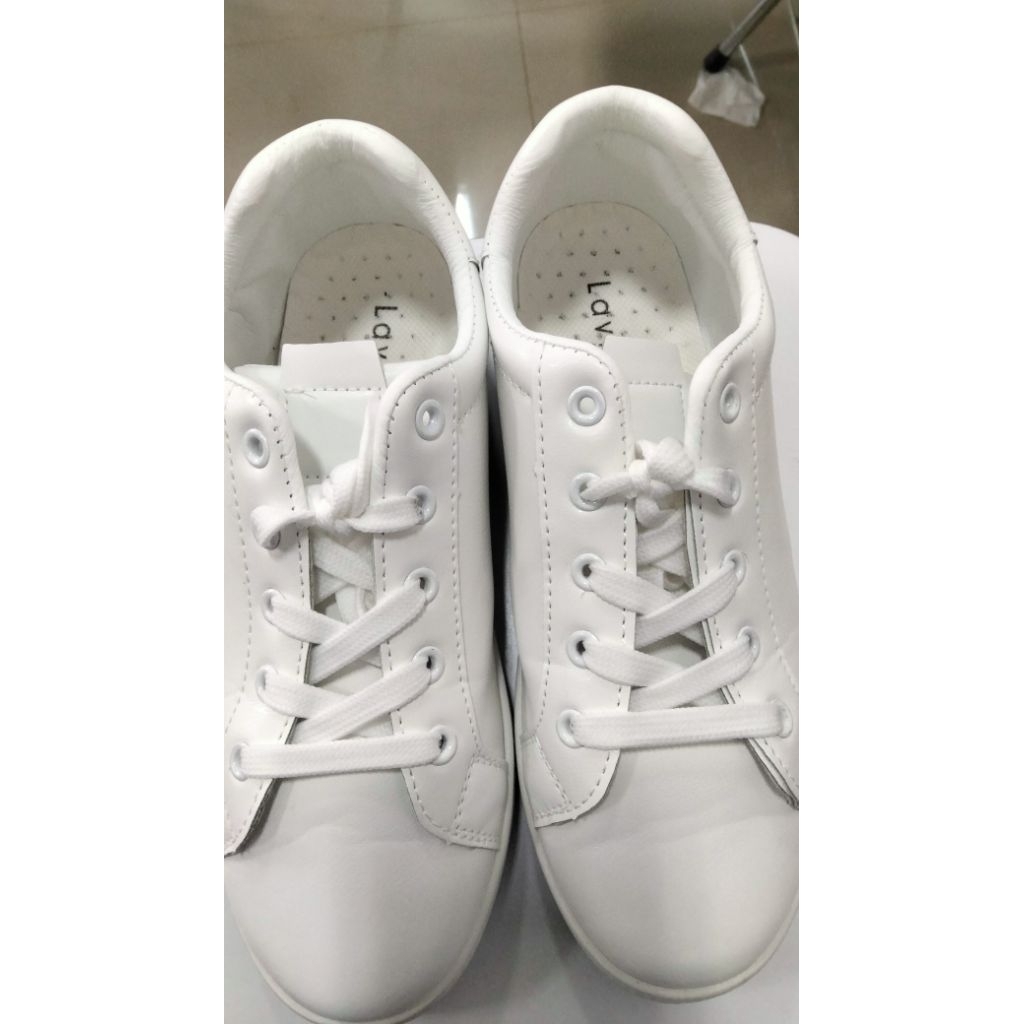 (COD) Preloved Laviola White Sneakers— Sepatu Putih Ori 100%