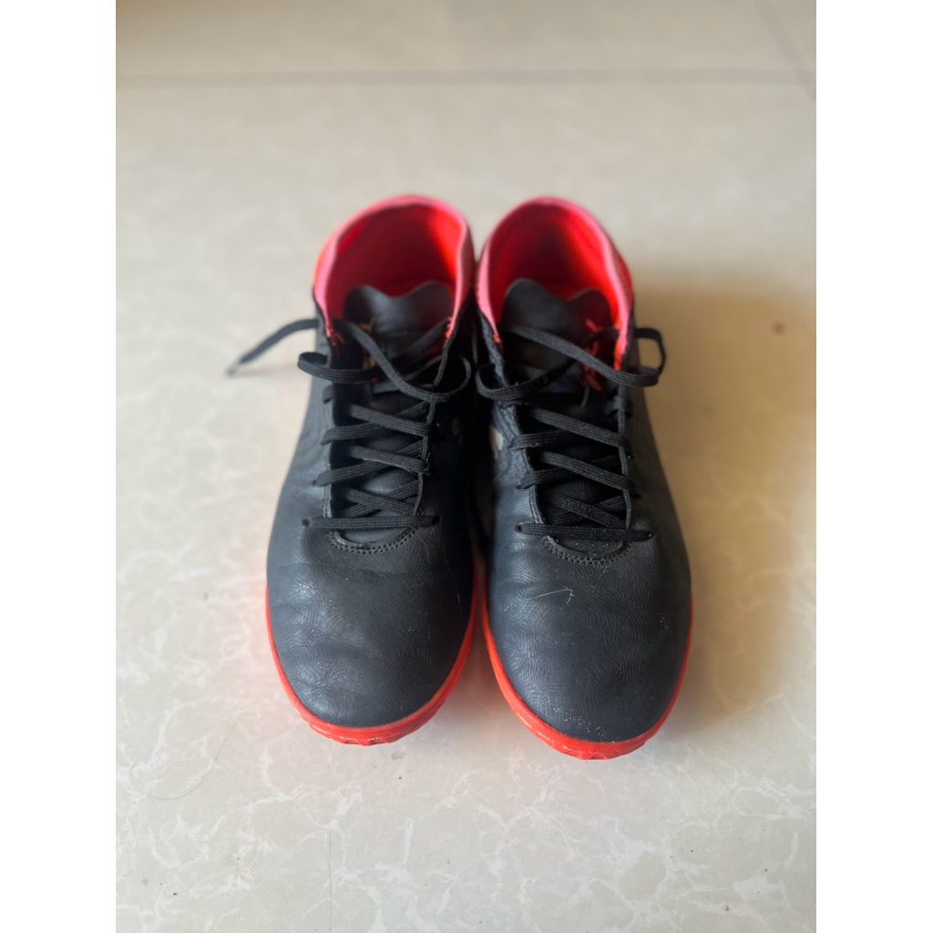 Sepatu Futsal Puma Hitam/Merah/Orange Size 42 (Second)