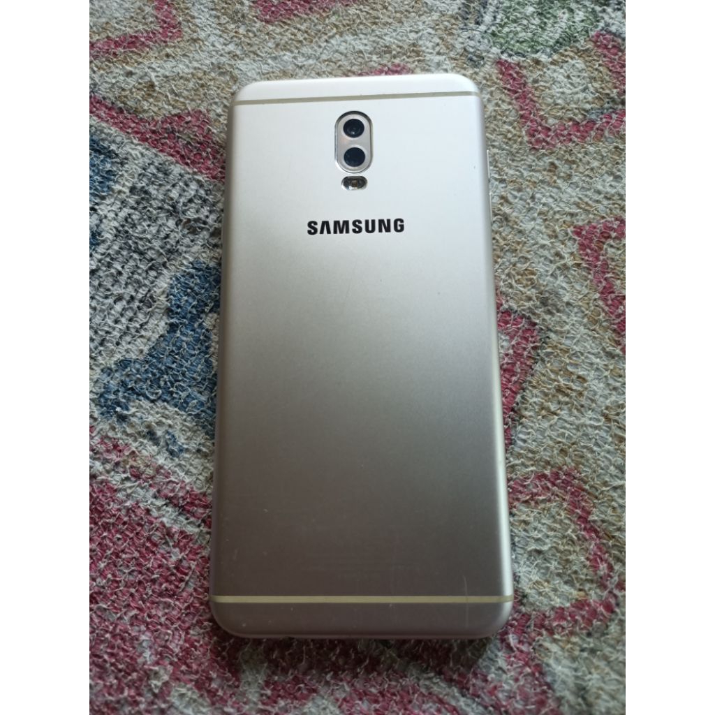 Samsung J7 Plus Ram 4/ 32 gb. HP saja normal segel tanpa minus
