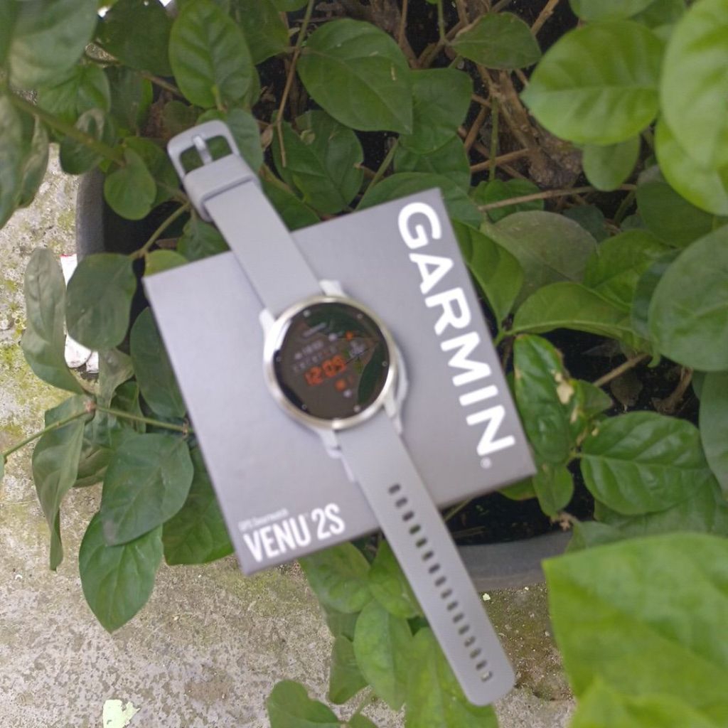 jam smartwatch Garmin venu 2s