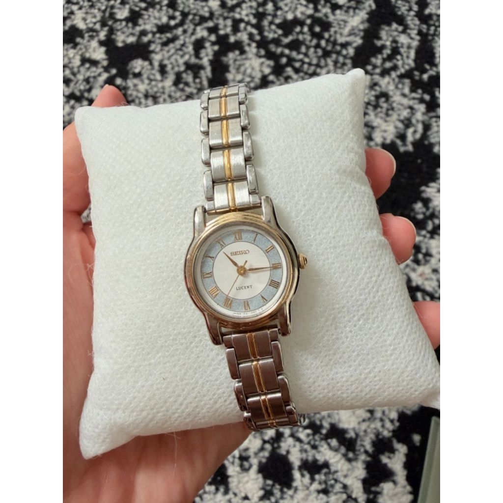 Preloved RARE Seiko Lucent in light blue dial