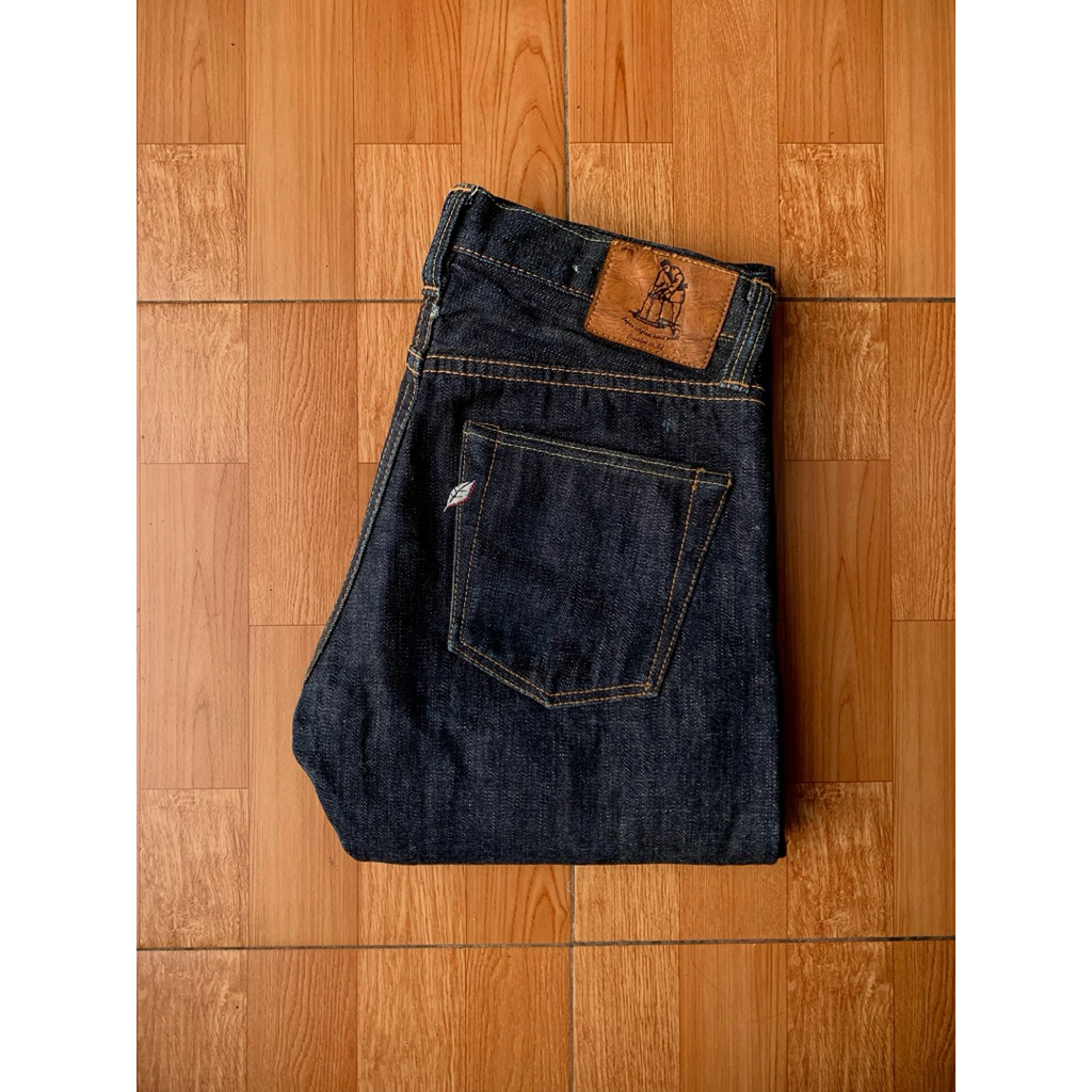 PURE BLUE JAPAN XX-005 14oz INDIGO SLIM STRAIGHT, SLUBBY TEXTURE.