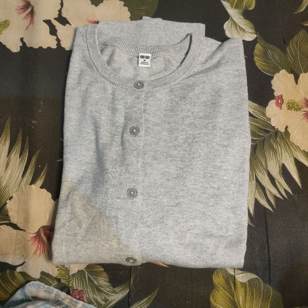 Cardigan Uniqlo Abu M