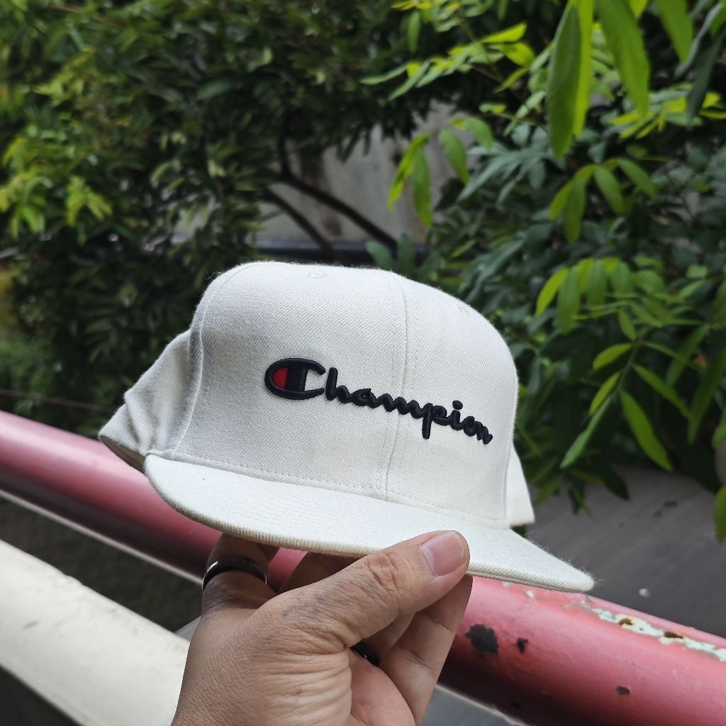 Topi Snapback Champion Script Logo White - Second Good Condition