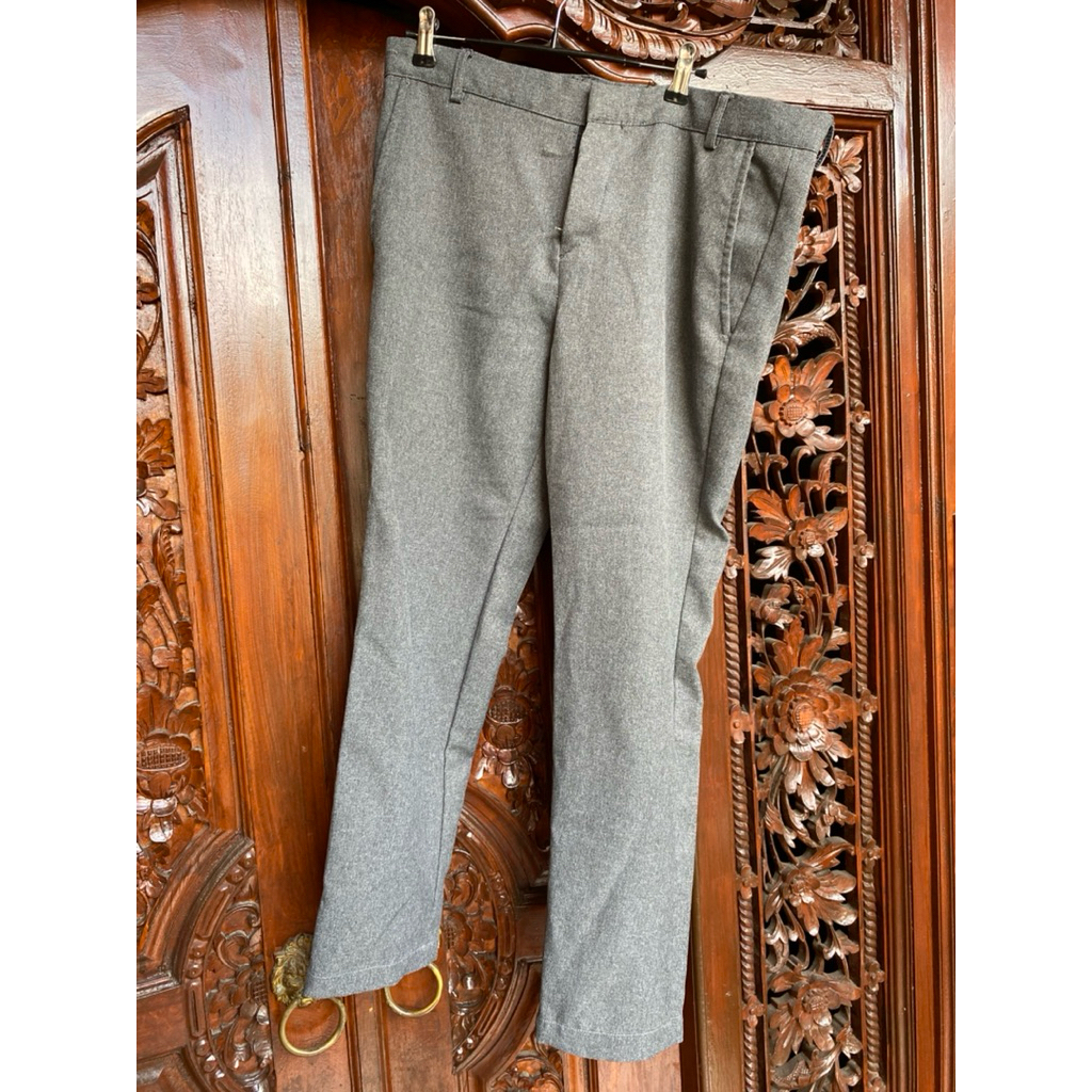 Preloved Celana Panjang Abu Pria Formal Bekas