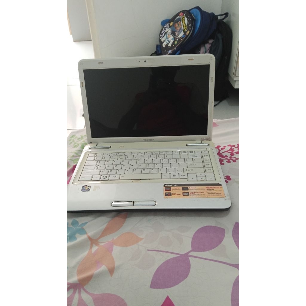 Laptop Toshiba L745 core I5