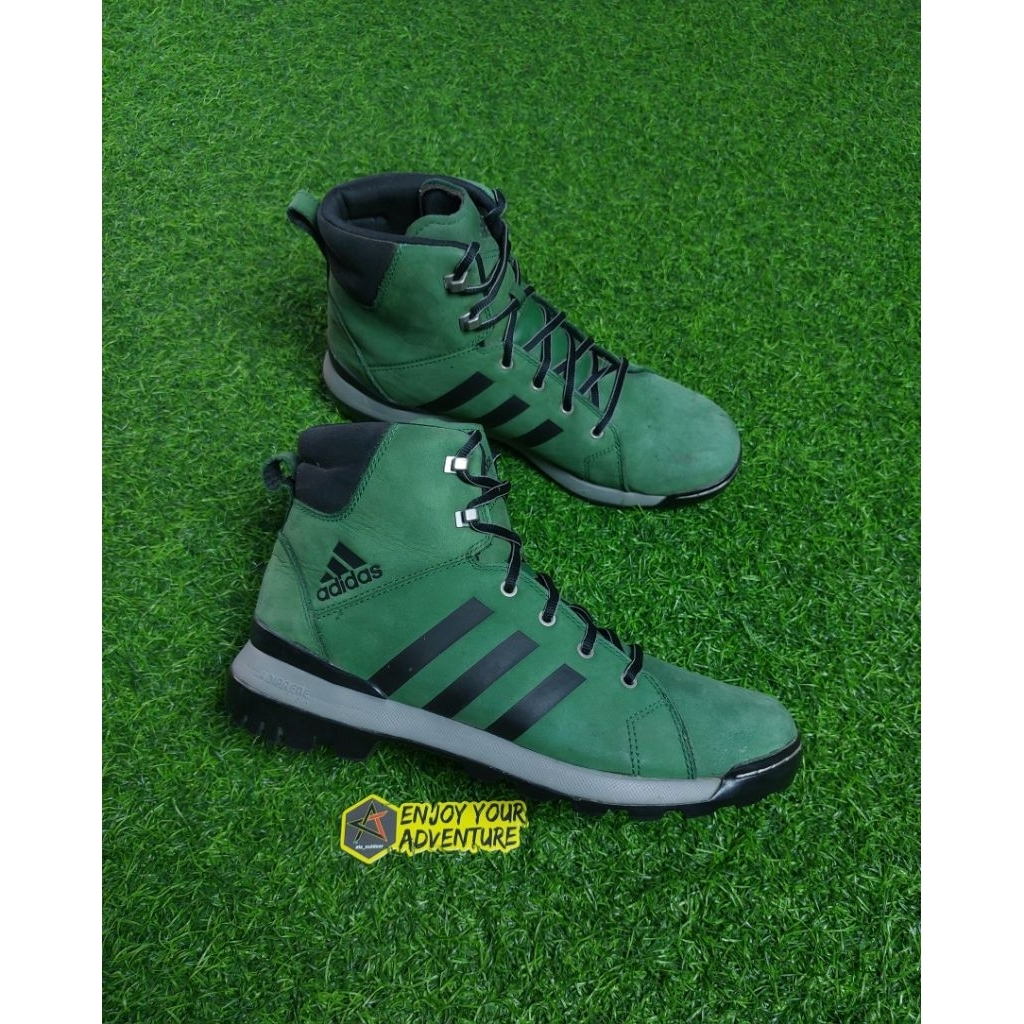 sepatu gunung trekking adidas size 41
