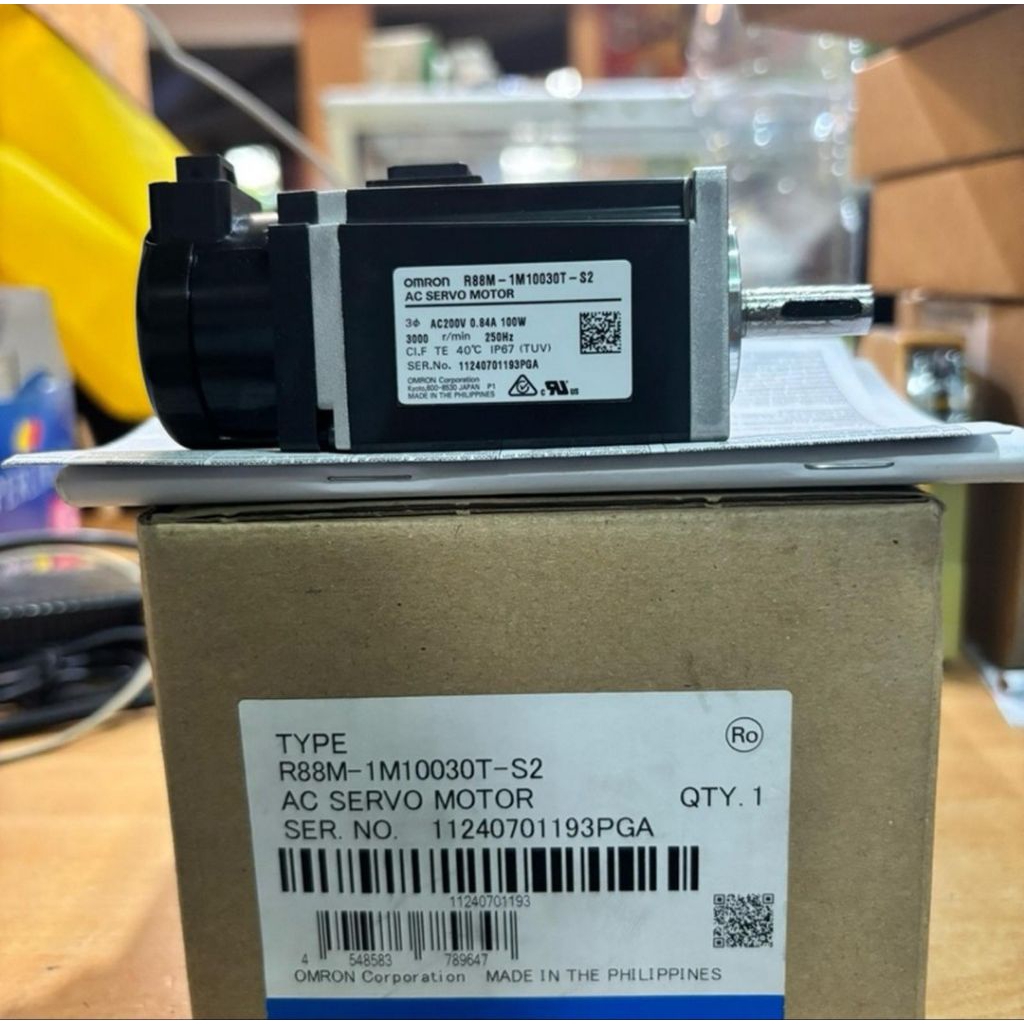 SERVO MOTOR OMRON R88M-1M10030T-S2