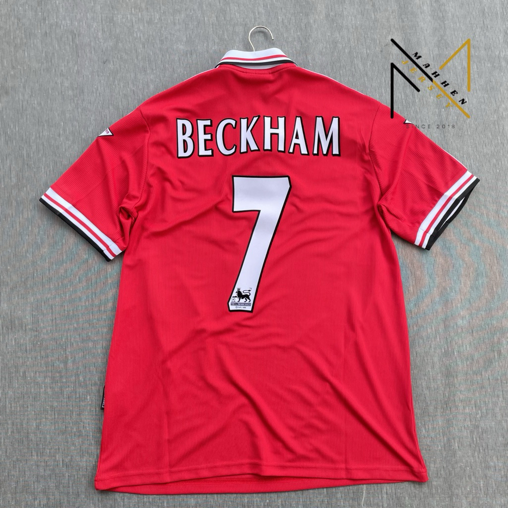 RETRO || JERSEY BOLA MU TREBLE 1998 HOME NAMESET BECKHAM VELVET HK