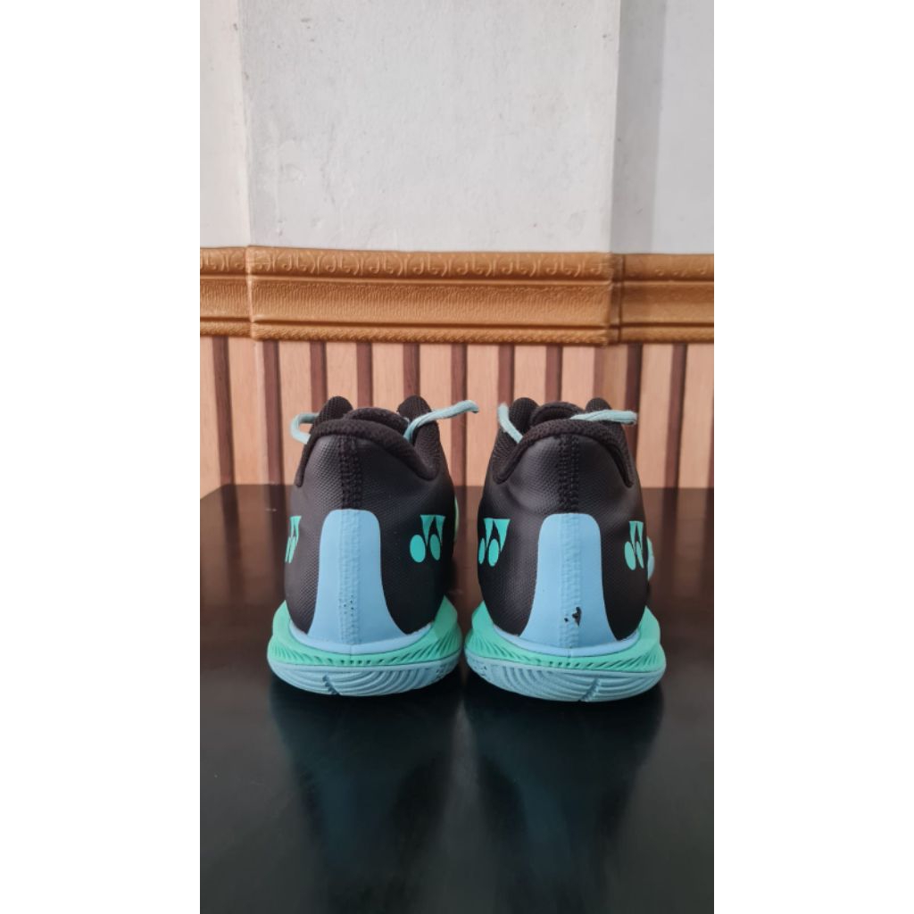 SEPATU BADMINTON YONEX COMFORT Z