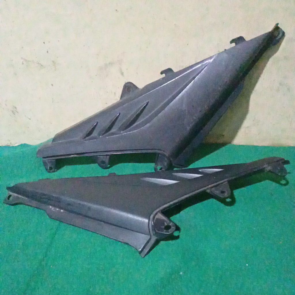 tutup aki kanan kiri honda Megapro monoshock original