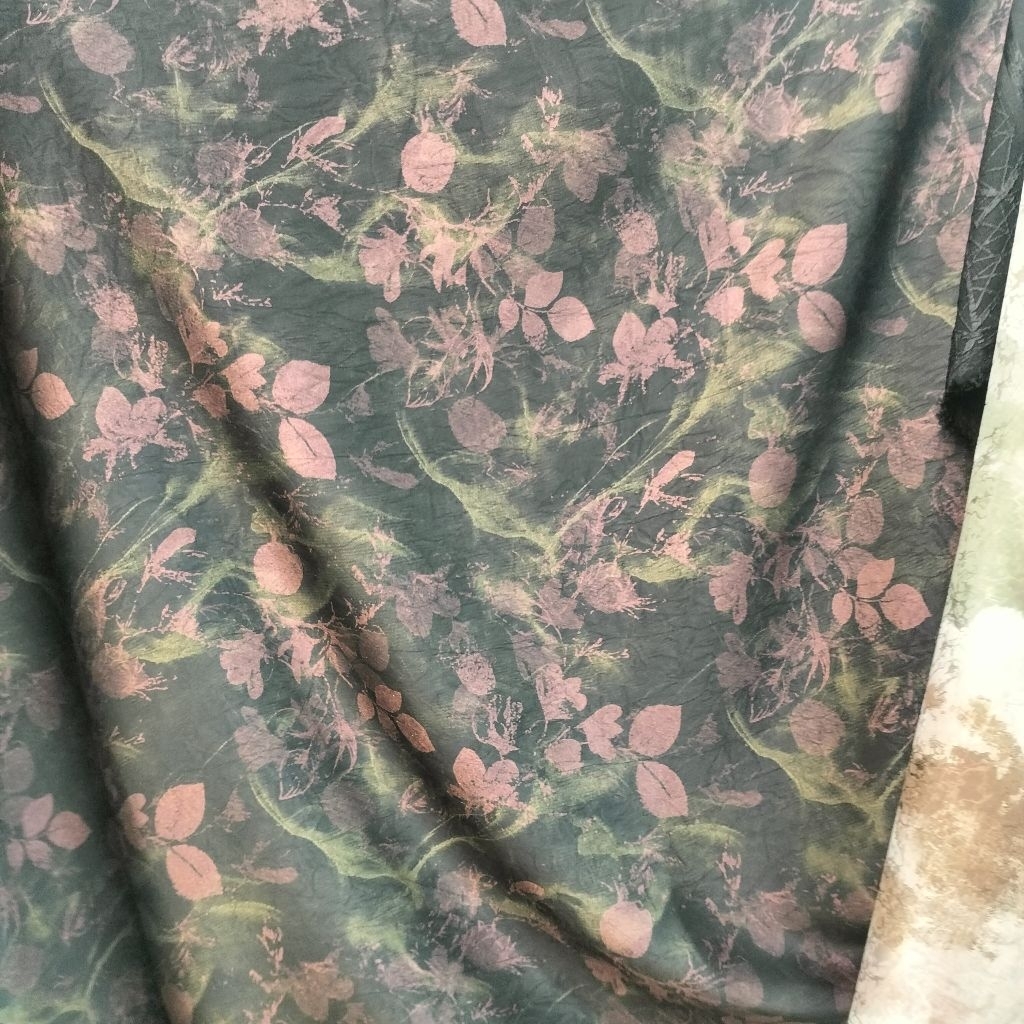 bahan kain jet black silk abstrak premium/kain jet black silk motif