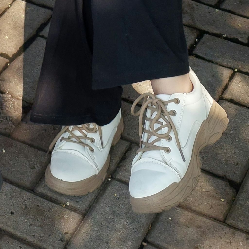 Sepatu ST Moritz