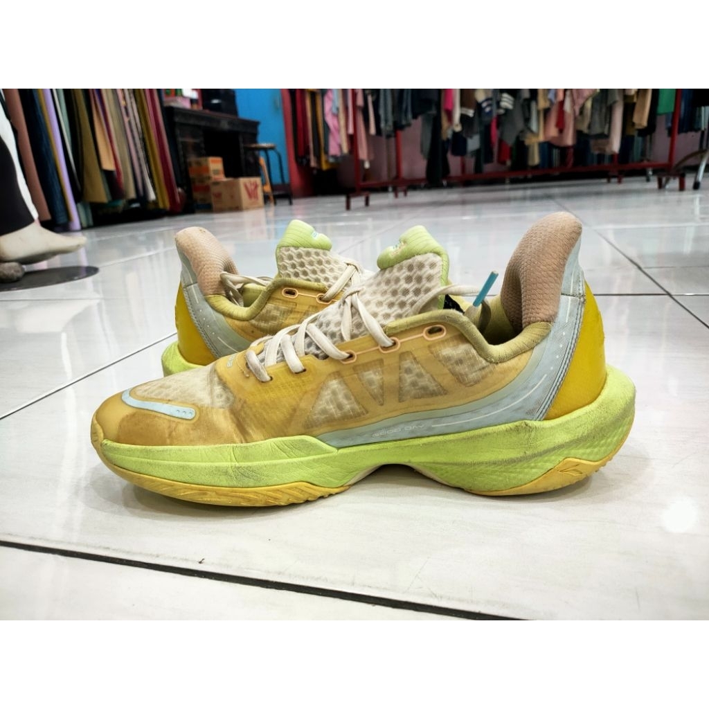 Sepatu Basket 361size 43